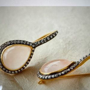 Stunning rose quartz tear drop.